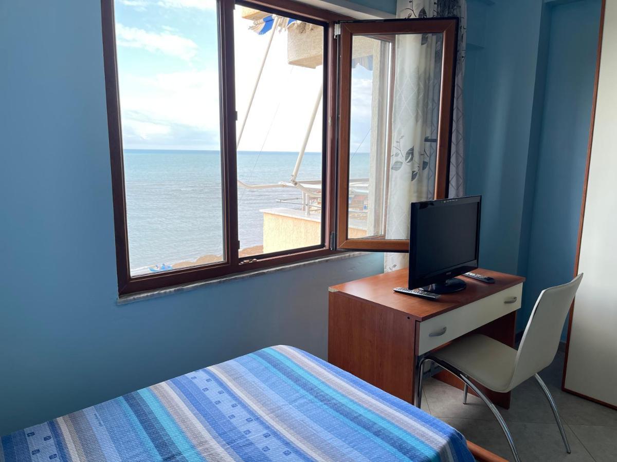 Sea View Apartment/Beach/City Center/Wifi Durrës Buitenkant foto